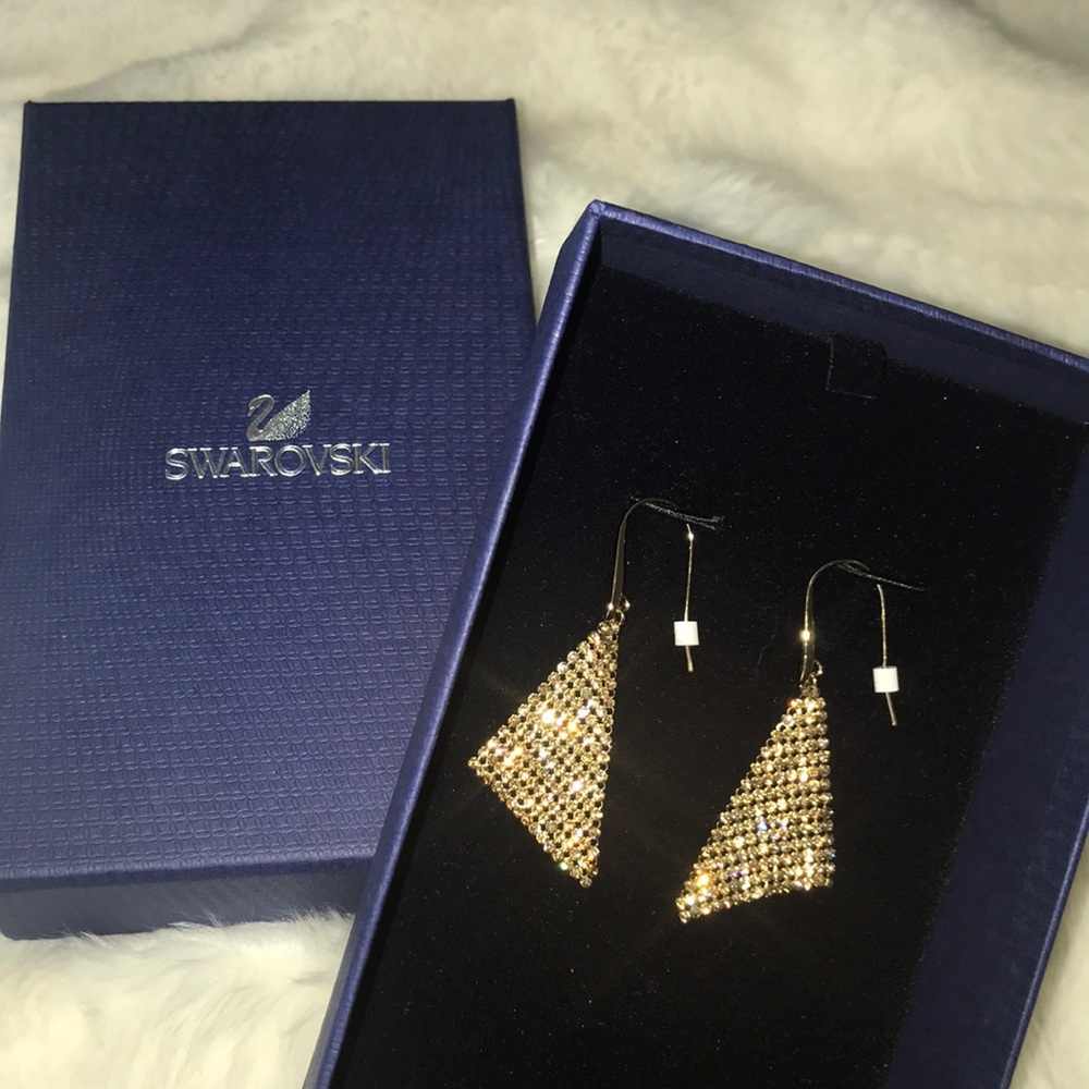 Beautiful Swarovski FIT PIERCED EARRINGS